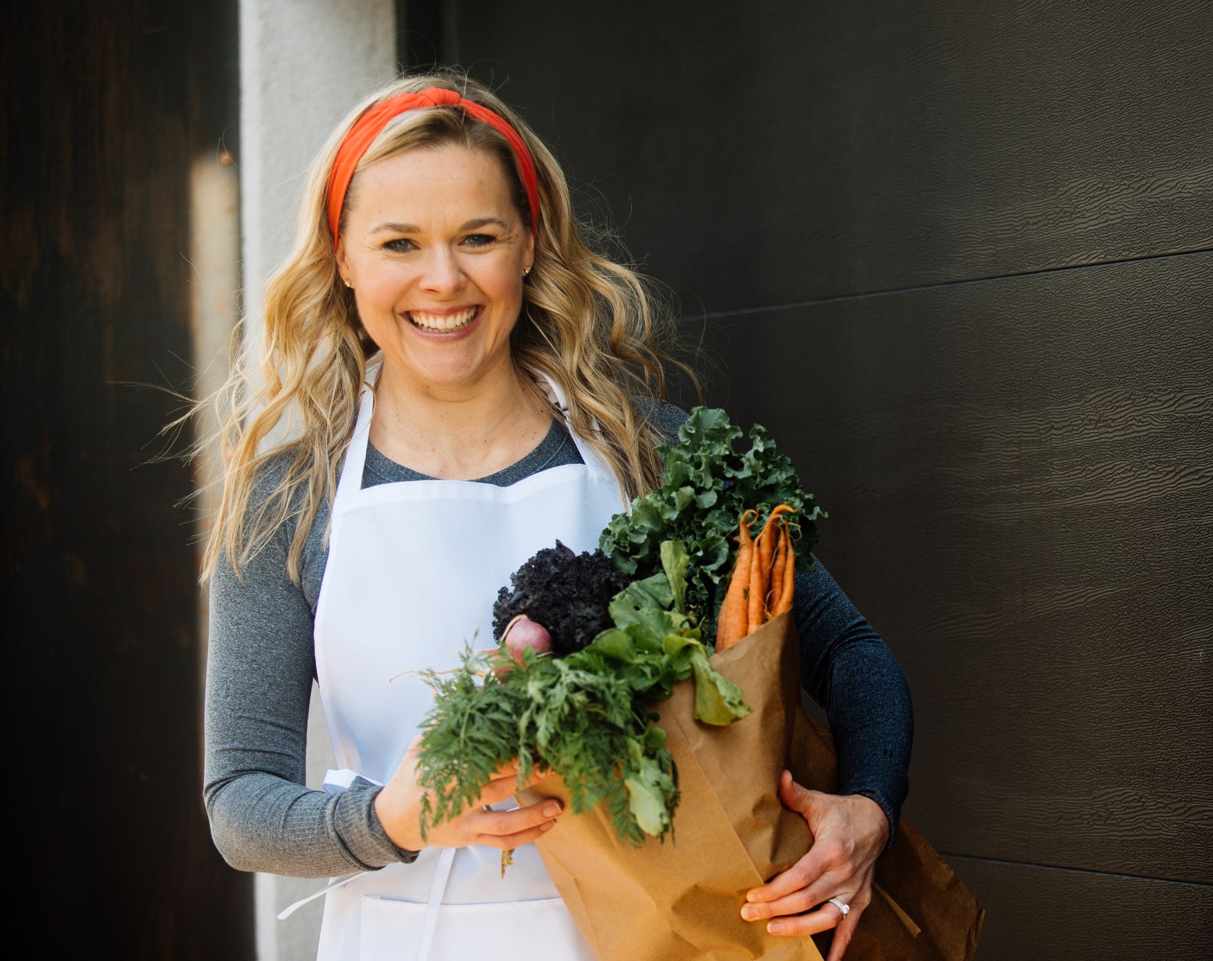 A person looking energetic, with healthy food icons, representing how to eat for better energy and ease fatigue with Multiple Sclerosis.